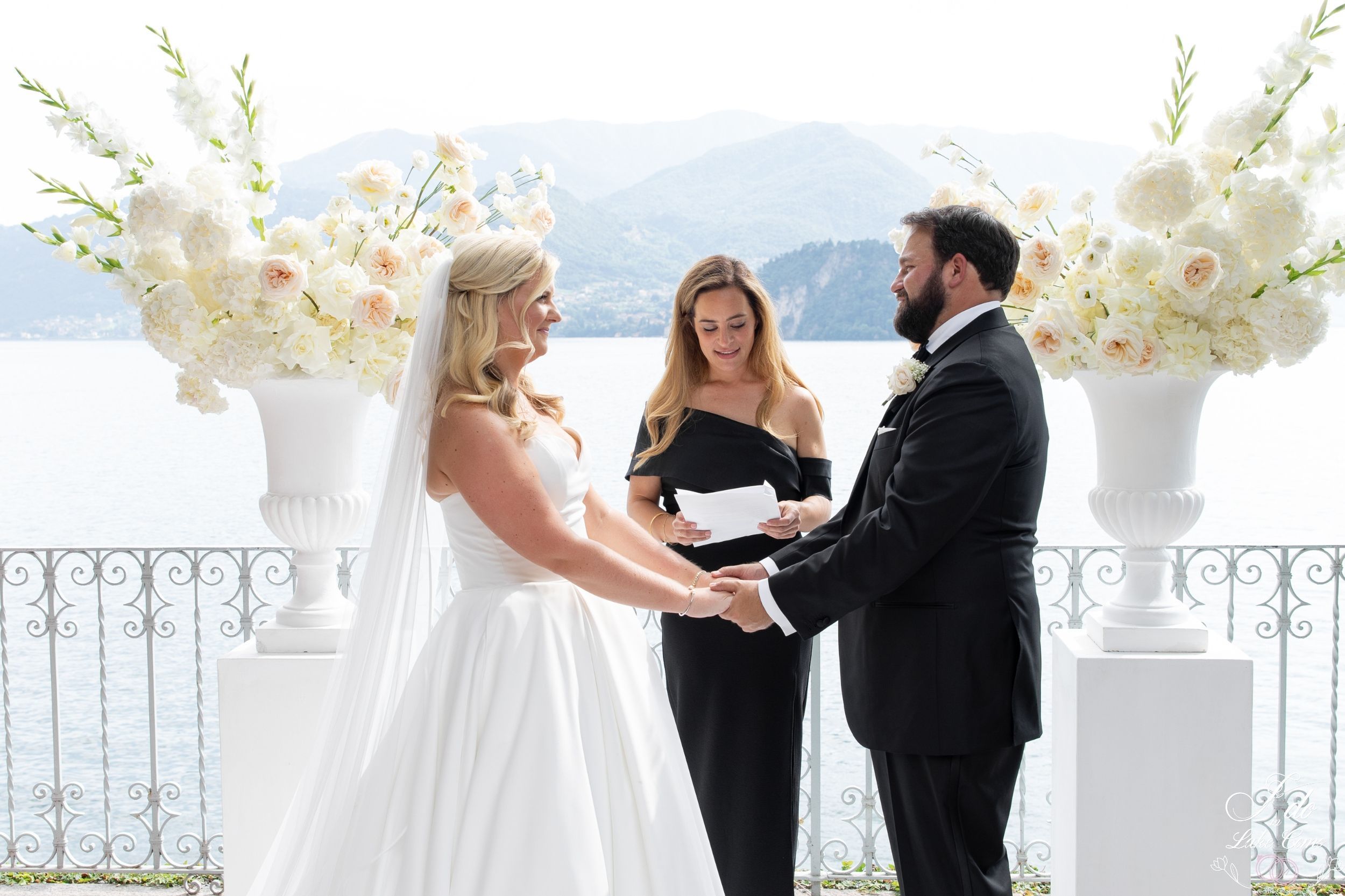 A dreamy white wedding at Villa Cipressi, Lake Como wedding in lake Como