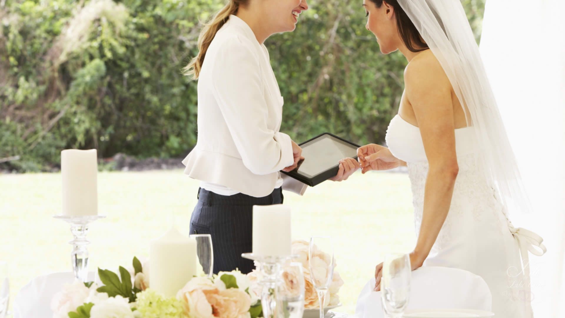 5 Reasons to Hire a Wedding Planner | wedding planner on lake Como